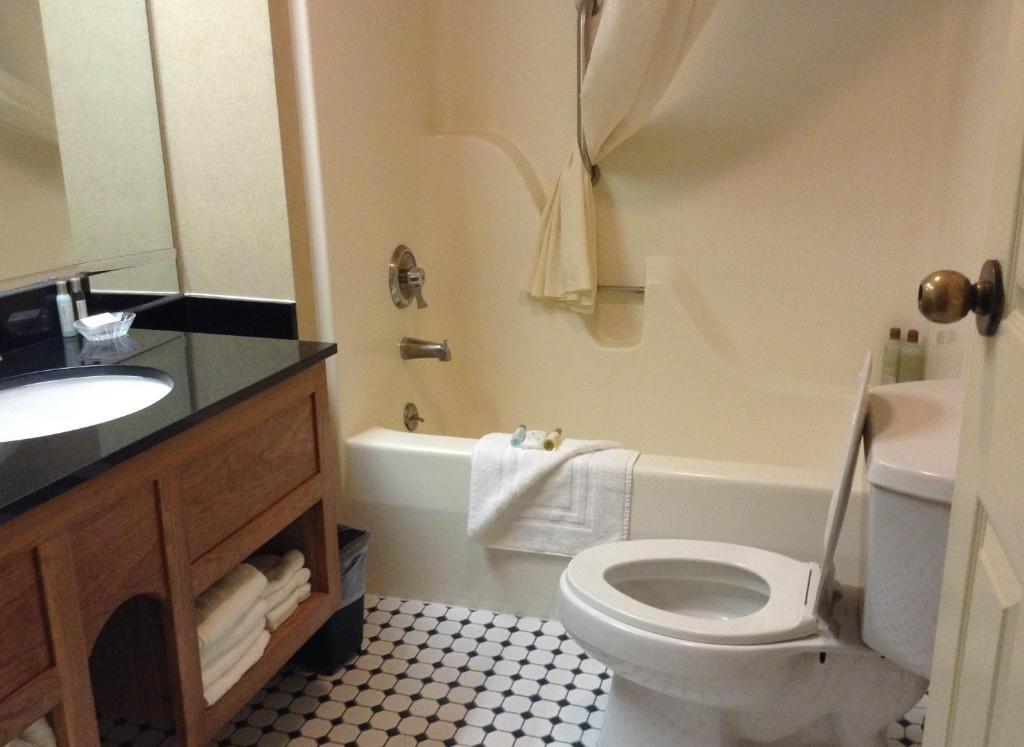 Hamilton Select Beachfront 3* Mackinaw City